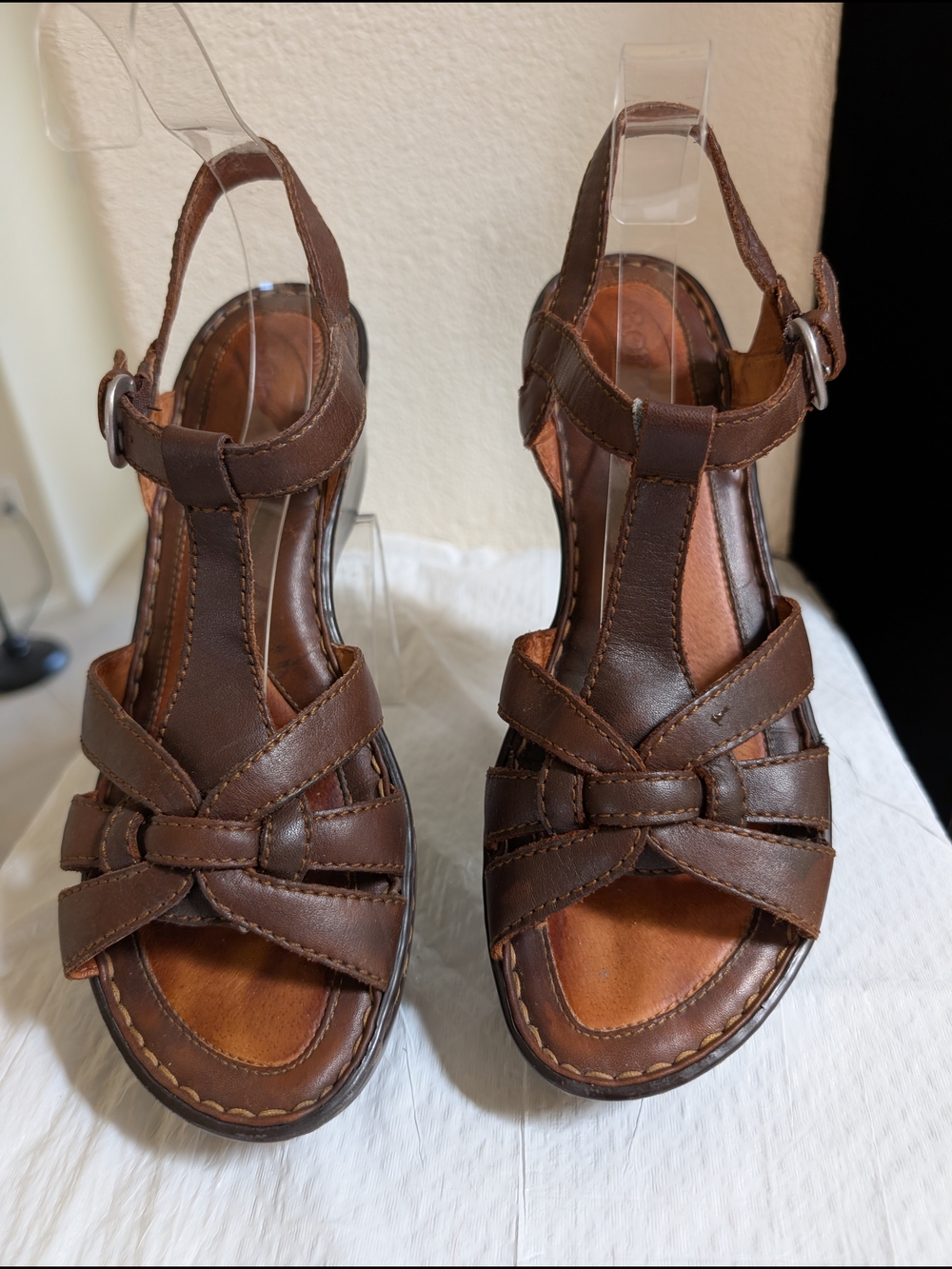 Born Women's Brown Leather T-Strap Sandals